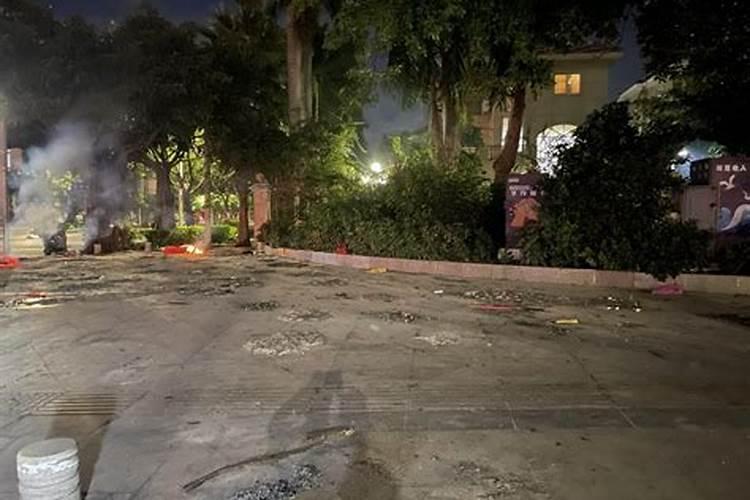 中元节在路边烧纸的风俗是什么时候开始流行的？为什么要这么做？