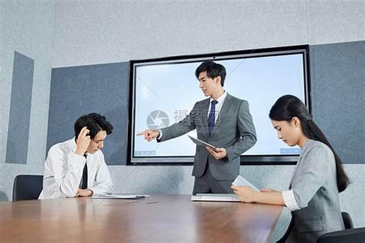 梦见上学点名聊天的预兆