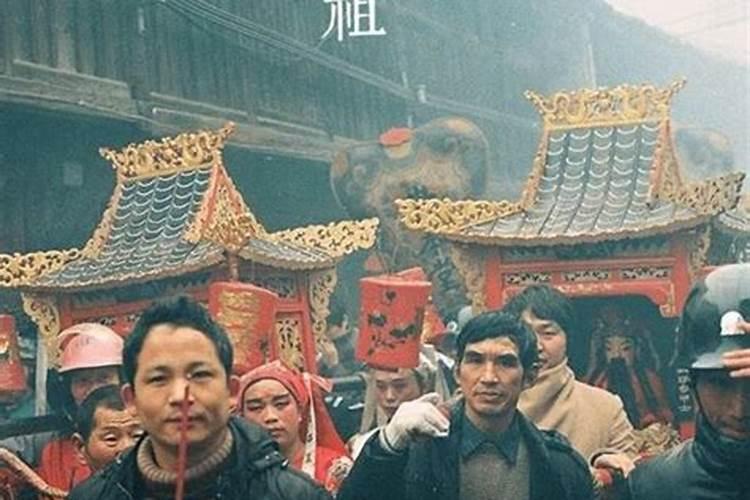 周公解梦查询:梦见爸爸拿刀砍妈妈是什么意思？