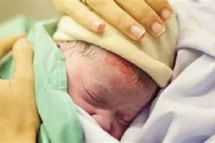 梦见老婆生了个儿子是什么意思？