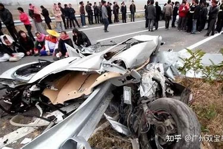 梦见别人车祸现场很惨烈是什么意思