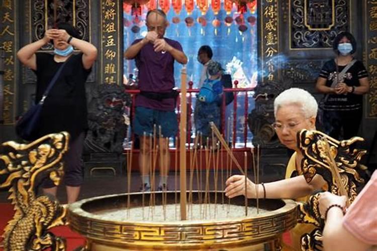 梦见自己把狗摔死了