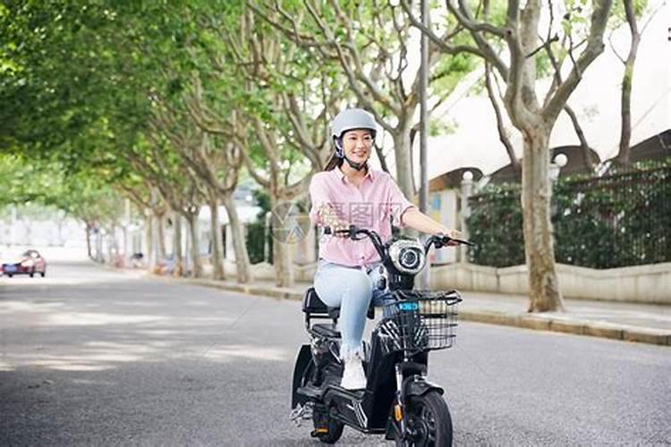 连续两天做梦梦到同一个人是什么意思,梦见一个人代表他想你