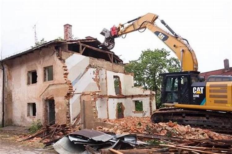 梦见在墓地建房子的预兆