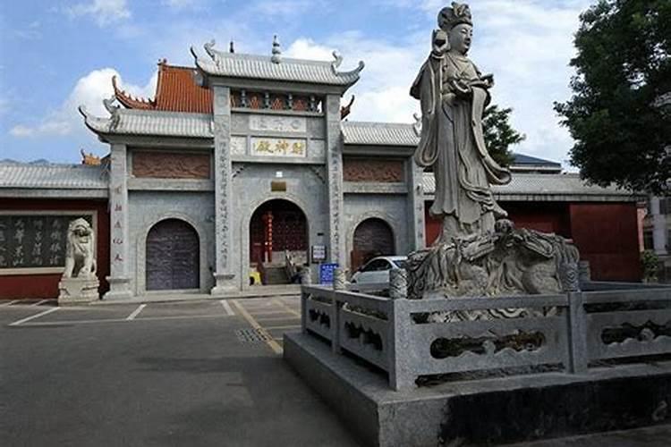 梦见老婆和别的男人暧昧
