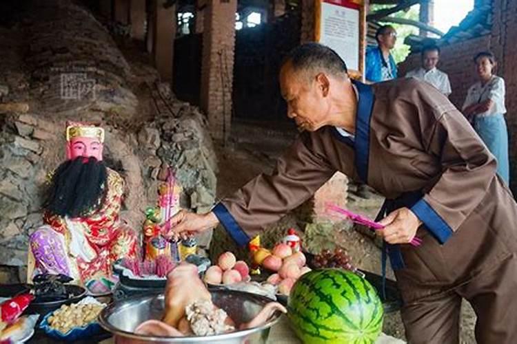 过春节时,古代君王有哪些与民间不一样的习俗？