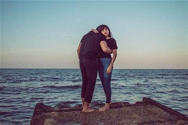 梦见别的男人抱着老婆