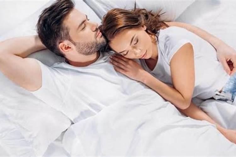 梦见自己的老婆被别的男人抱到屋里过性生活怎么解释？