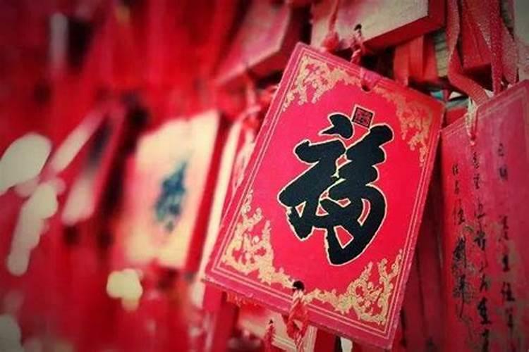 北京在过小年时,人们普遍会吃的美食都包含什么