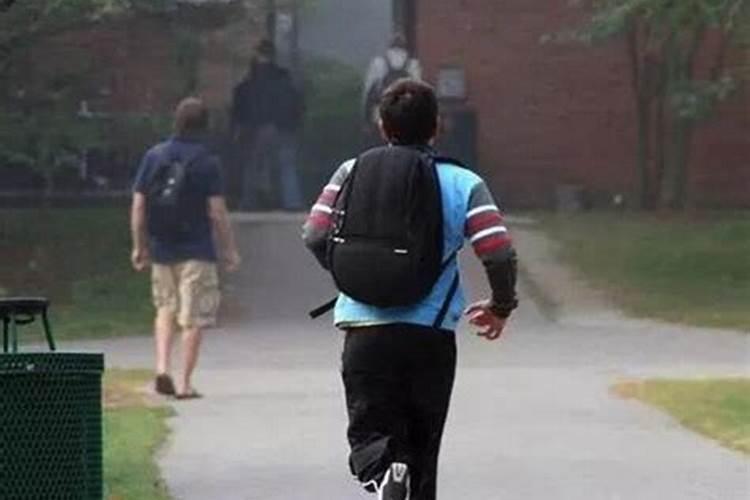 梦到上学迟到是什么兆头？