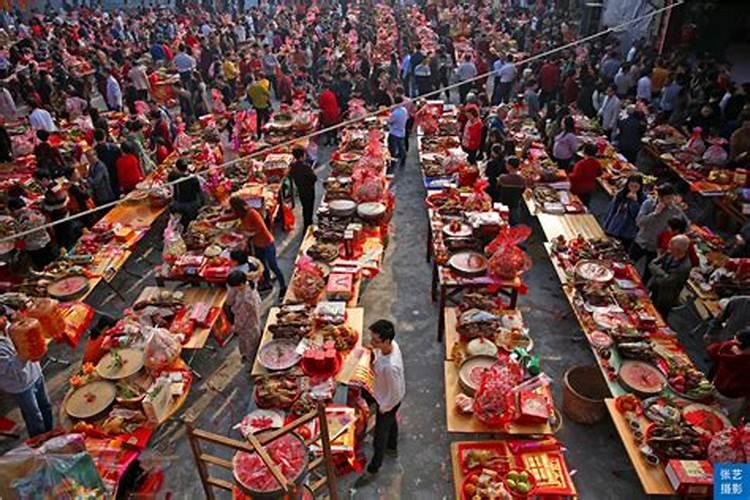 在中国联通买个靓号是不是一年以后自己可以改套餐