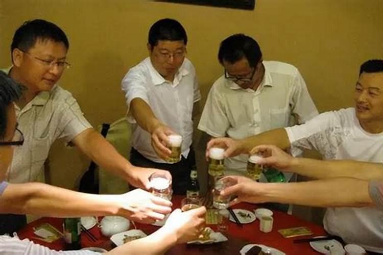 梦见与老同事聚会有什么预兆？是什么意思？