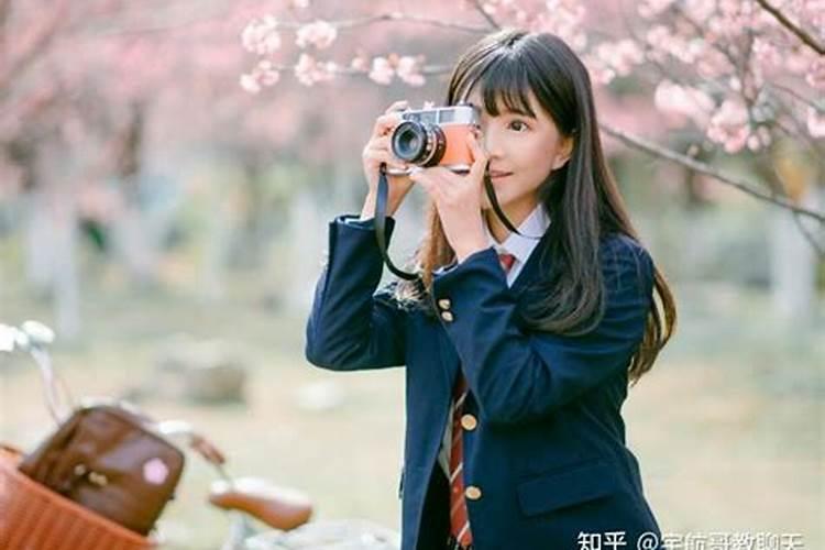 梦见坐火车跟陌生女生畅谈的预兆