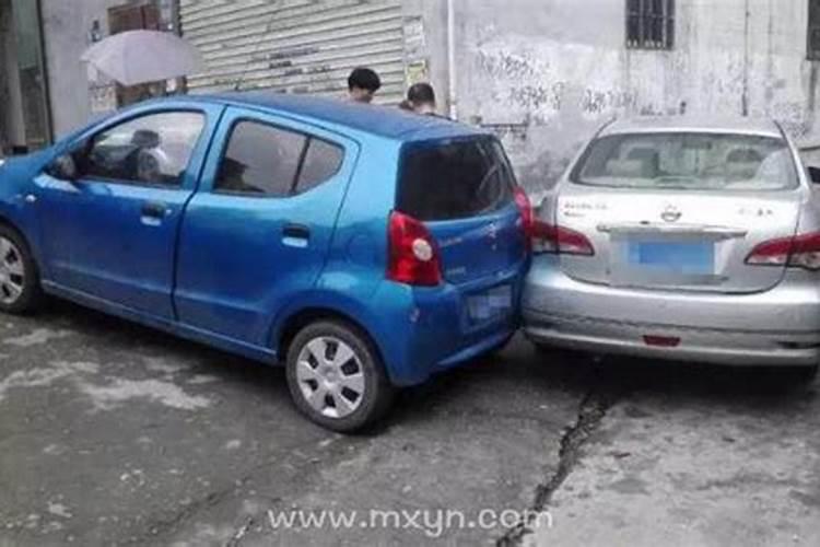 梦到倒车刹不住车是什么意思？
