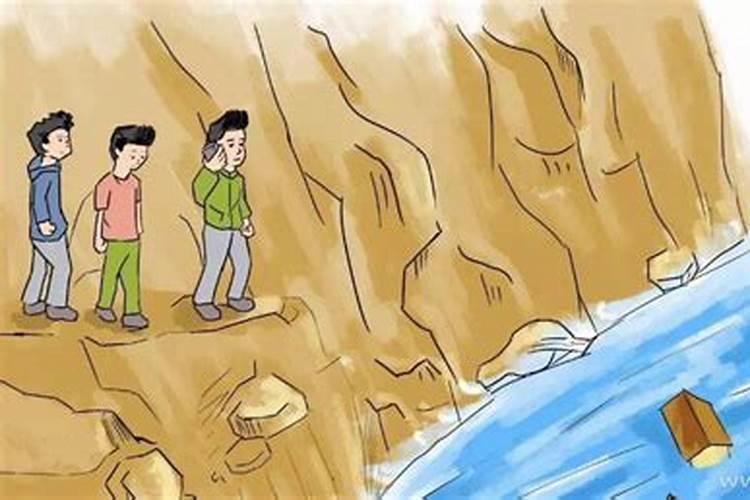 梦见发大水,然后我拼命往高处跑,是什么意思