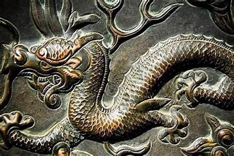 属龙人最大的靠山是谁