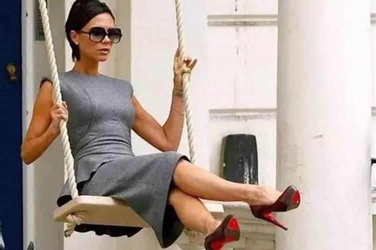 平静安稳之命。经商多成败。女命婚姻不顺什么意思？