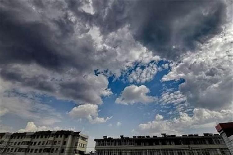 梦见乌云密布要下雨