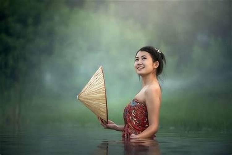 女朋友撩男朋友的话语 女朋友撩男朋友的句子