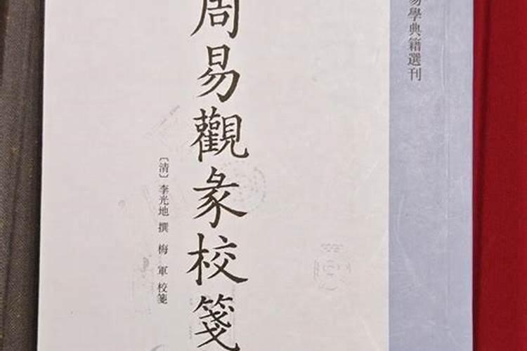 梦见两边的坑里的水全满了的预兆