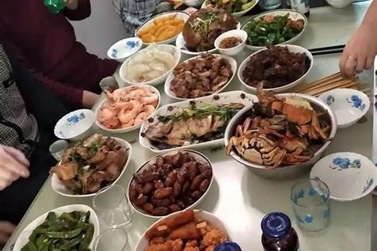 在爱沙尼亚的除夕夜,为何大家会想办法吃12顿饭？