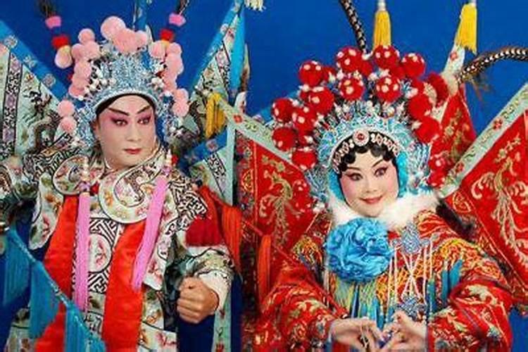 摆棕轿要穿什么衣服？