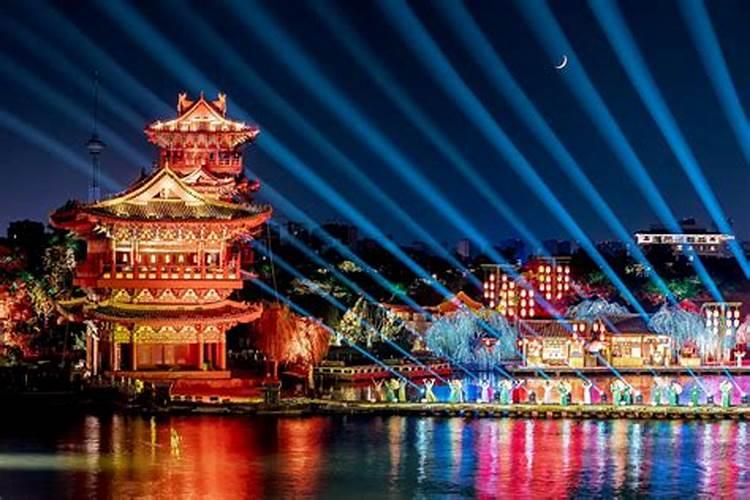 求解梦、、、 梦见自己开车去开封、把车子停在商店门口、回来后发现车...