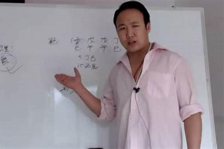 梦见被白猫咬是什么意思？