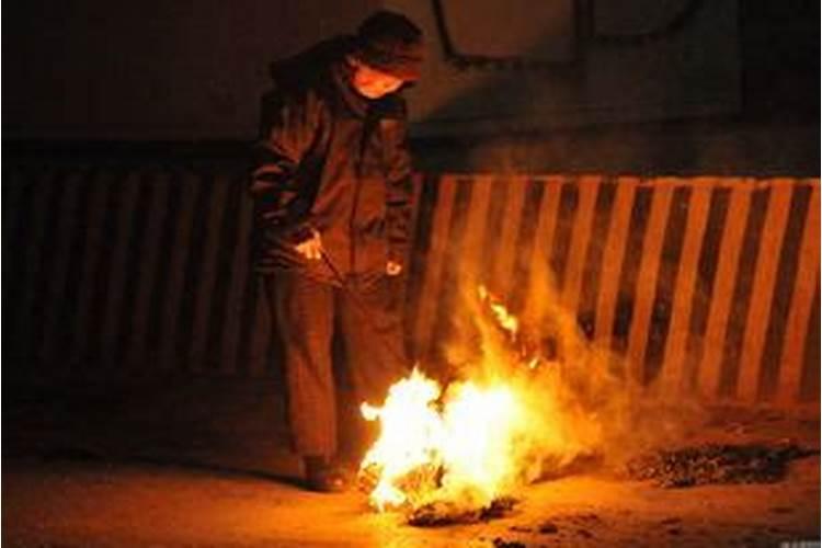 男人给外面的情人发红包转账的那些钱能要得回来不？