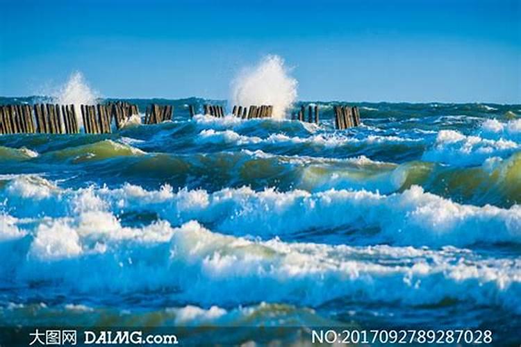 梦到波涛汹涌的大海