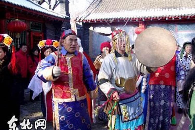 满族人过年的风俗习惯是怎样。