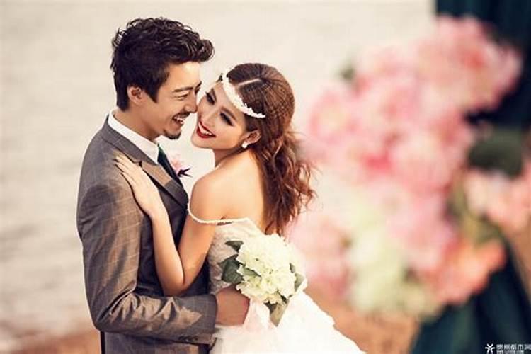 女人梦见情人和他老婆很幸福