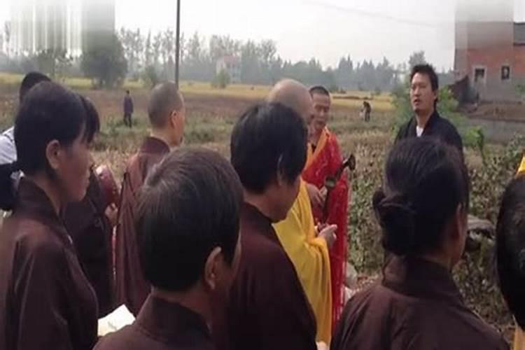 梦见一个女人缠着我不放