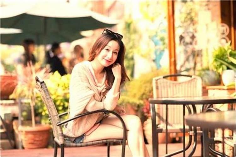 梦见陌生女人来与我牵手的预兆