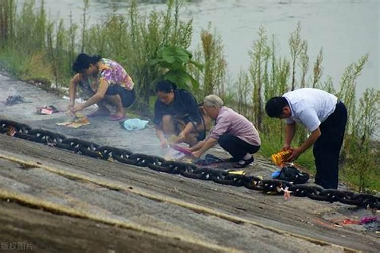 中元节应该如何正确祭祀祖先及故去的亲人？