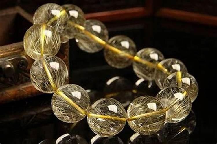 梦见大蛇追着我咬的预兆