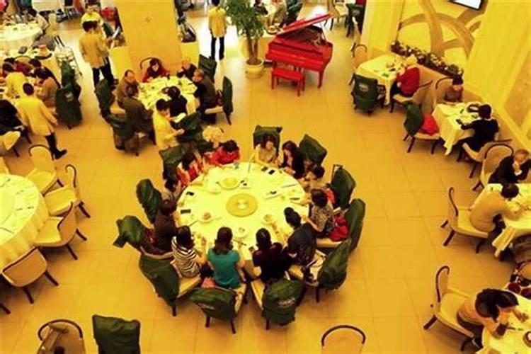 女人梦见吃饭预示着什么
