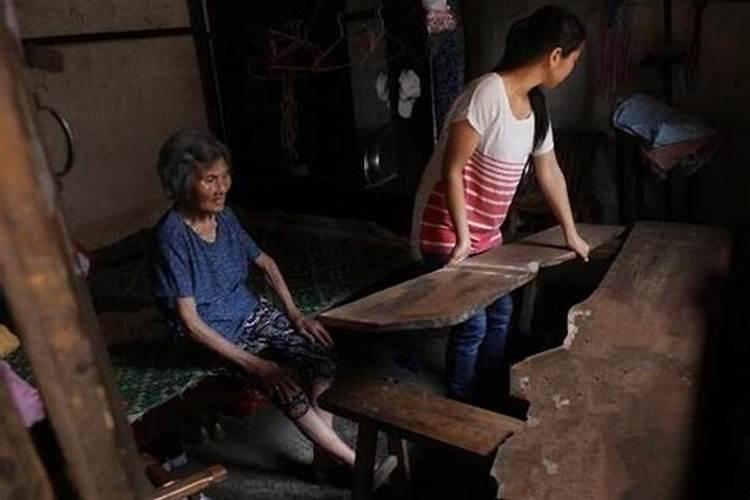 梦见母亲给我钱 妈妈给钱我是什么意思？