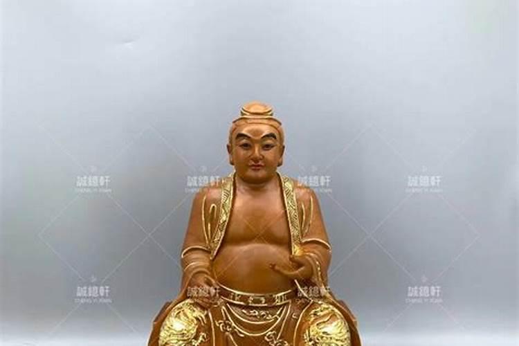 蛇穿什么能提高运气穿什么能让自己发财