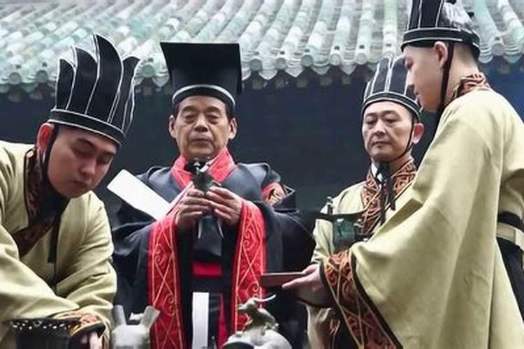 风悠悠的吹雨轻轻的下歌曲名字是什么？