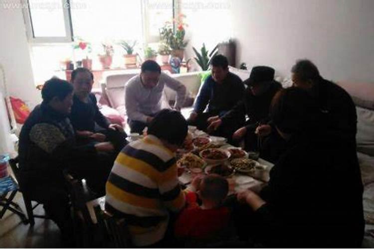 梦见去亲戚家做客或梦到邻居是什么意思