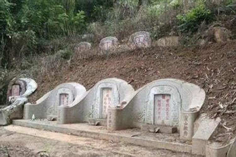 梦见别人戴着面具是什么预兆？
