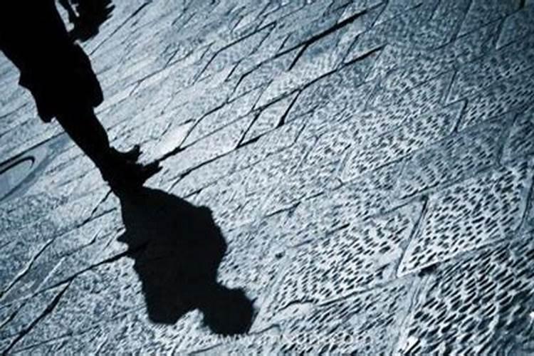 梦见女人跟踪我的预兆