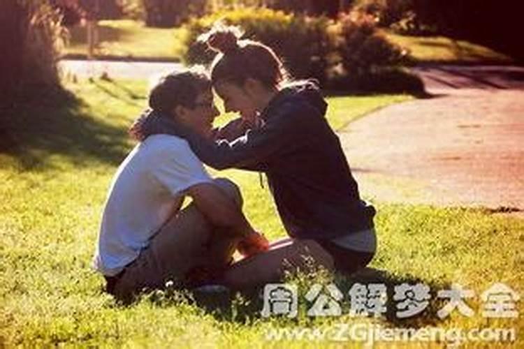 梦见暗恋的人和自己在一起意味着什么