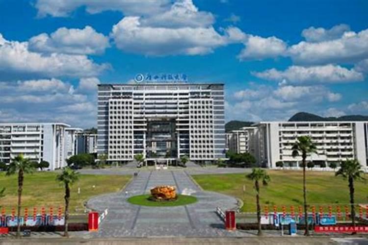 闽江学院研究生部校内景点超山岛