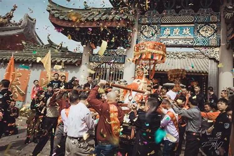属鸡的哪些年份犯太岁 本命年犯太岁鼠年破太岁？
