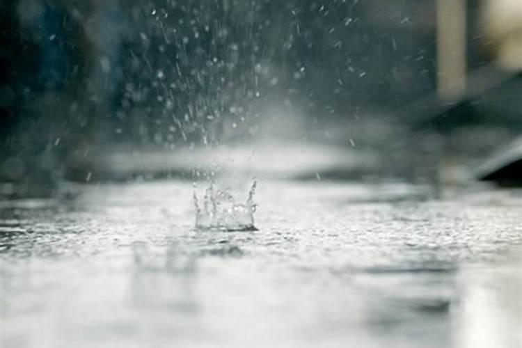 怀孕梦见下大雨什么意思？
