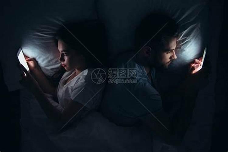 梦见和女人躺在床上的预兆
