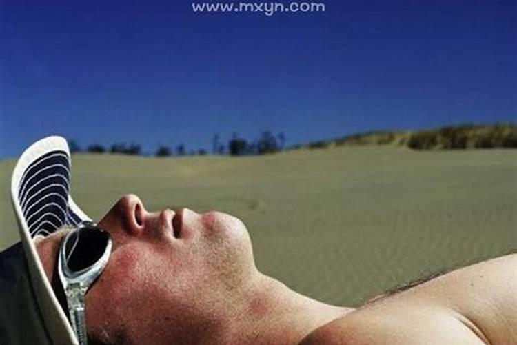梦见和别的男人睡在一起是什么意思