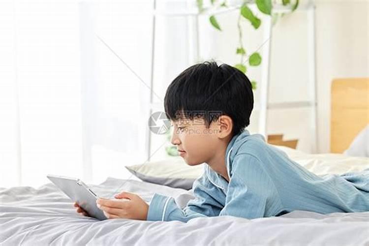 梦见陌生小男孩来家里